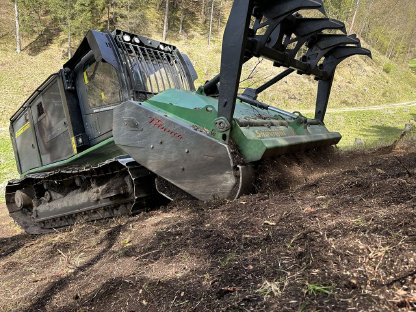 Bild 8:Ihr Frässpezialist für Wald, Alm, Straße und Feld