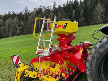 Bild 5:Mähen / schwaden / nachsäen - Lohnarbeit