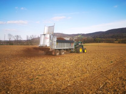 Fliegl ASW271 mit Streuwerk Profi V2