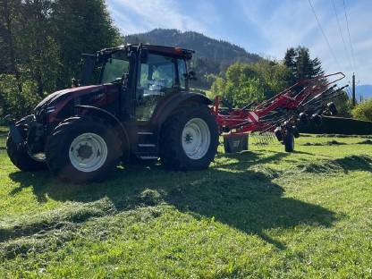 Bild 2:Mähen / schwaden / nachsäen - Lohnarbeit