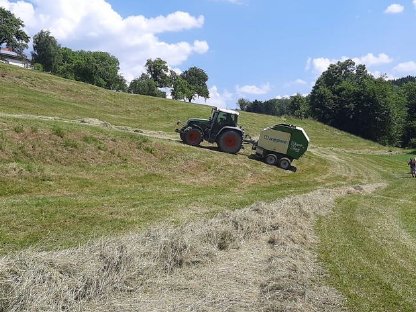 Bild 9:Rundballen Pressen