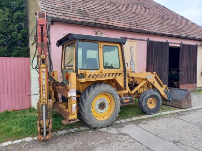 Bild 3:Baggerlader MF 50 H