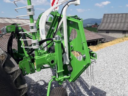 Bild 3:SaMASZ Twist 300 Kammschwader
