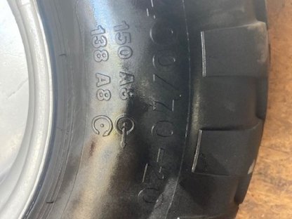 Bild 5:Anhängerreifen 400/70/20