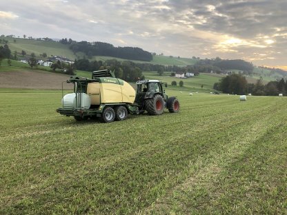 Bild 6:Rundballen Pressen