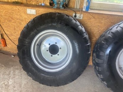 Bild 2:Anhängerreifen 400/70/20