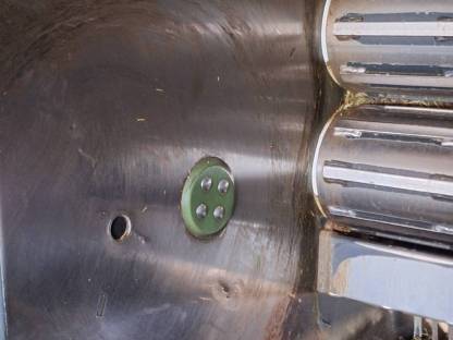 Bild 4:Biete Rundballenpresse mit 32 Messer und Siliermittel