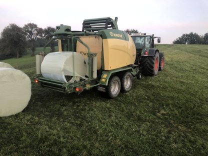 Bild 8:Rundballen Pressen