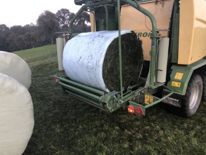 Bild 7:Rundballen Pressen