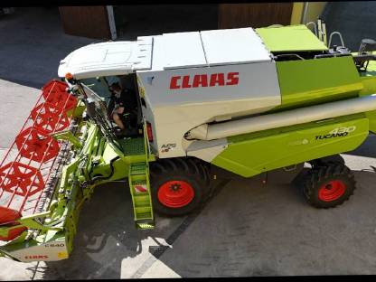 Bild 3:Lohndrusch Claas Tucano 430
