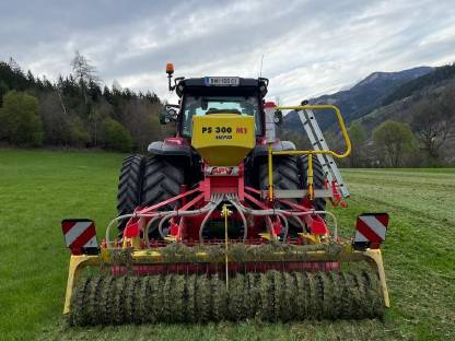 Bild 4:Mähen / schwaden / nachsäen - Lohnarbeit