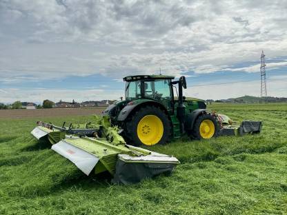 Bild 2:Lohnmähen mit Aufbereiter, mähen, Claas Disco 9100c