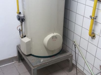 Bild 3:Stückholzkessel 17 kW Stellrad NC 2, Gaswarmwasserspeicher 150 l zu verkaufen Vaillant