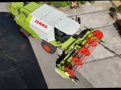 Bild 2:Lohndrusch Claas Tucano 430