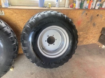 Bild 3:Anhängerreifen 400/70/20