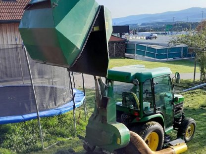 Grassammler mit Hochentleerung John Deere MCS 580H
