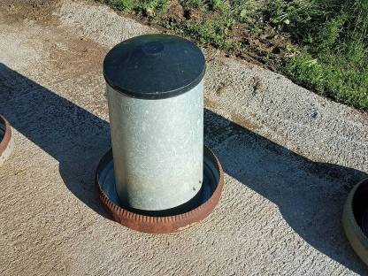Bild 2:40 kg Geflügelfutterautomat