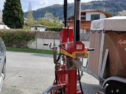 Bild 2:Holzspalter mit Brennholzbündler Lanzman 2024