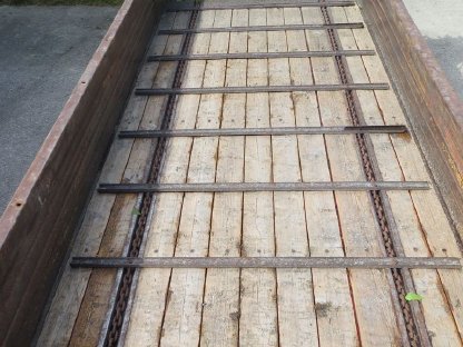 Bild 5:Pöttinger Miststreuer 4t