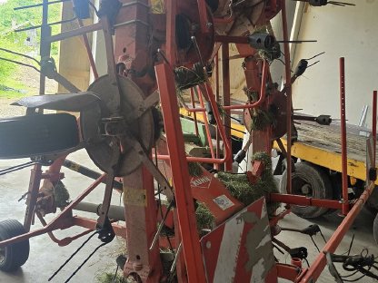 Bild 2:Kuhn Kreiselschwader GF 8702 2015