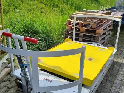 Transport Wagen mit Allrad und Drehteller