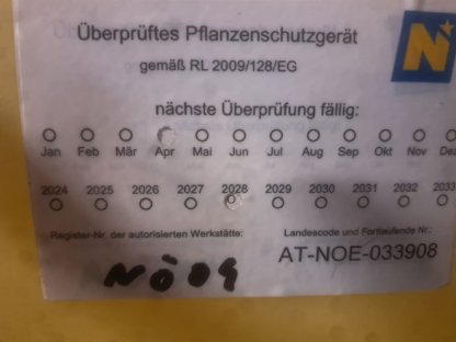 Bild 9:Hardi Feldspritze 12 m Parallelogramm und Höhenverstellung
