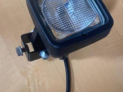Bild 2:Originale Steyr Arbeitsscheinwerfer