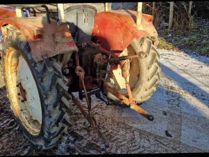 Bild 5:Traktor IHC 383, Motor schlecht
