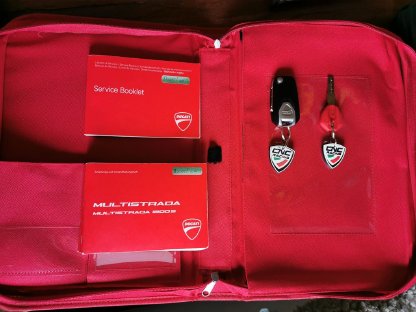 Bild 9:Fuhrpark muss leider wegen Platzmangel verkleinert werden. Ducati Multistrada 1200 S DVT Pikes Peak