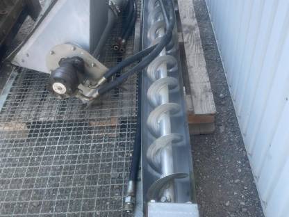 Bild 4:Saattank-Fronttank Befüllschnecke Niro