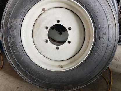 Bild 3:Kommunal-Bereifung bzw. LKW Reifen