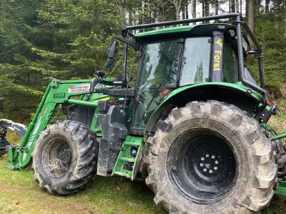 Bild 2:John Deere 6090M Traktor