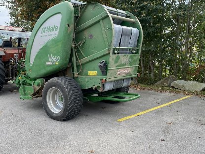 Bild 2:Rundballenpresse McHale V660