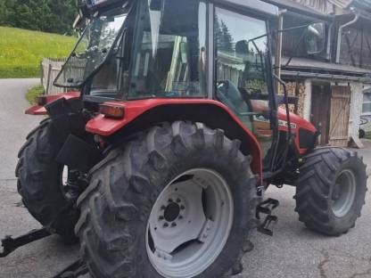 Massey Ferguson 4235