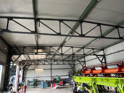 Stahlhalle, Stahlkonstruktion isoliert