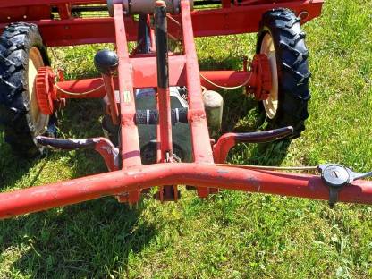 Bild 5:Handbandrechen Pöttinger Heuraupe 160