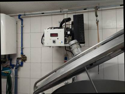 Rohrmelkanlage und Milchtank