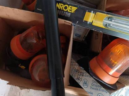 Bild 6:Neue LKW-Ersatzteile