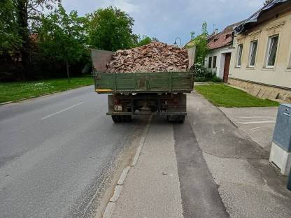Bild 2:Dachziegelbruch
