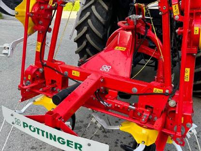 Bild 4:Pöttinger Kreiselheuer HIT 6.61