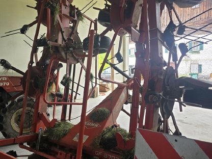 Bild 5:Kuhn Kreiselschwader GF 8702 2015