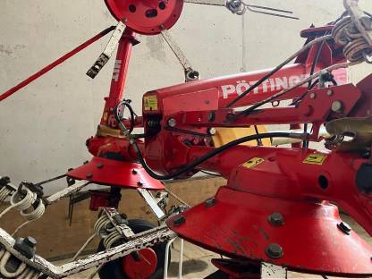 Bild 3:Pöttinger Kreiselheuer Hit 47 N