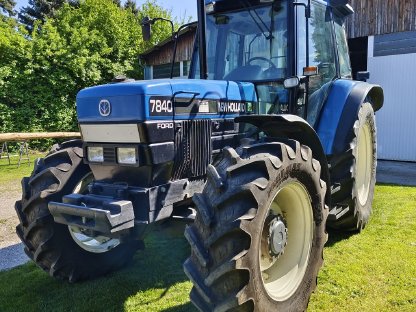 New Holland Traktor 7840SL
