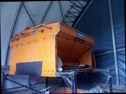 Bild 2:Splitt-/Salzstreuer für Unimog oder JCB