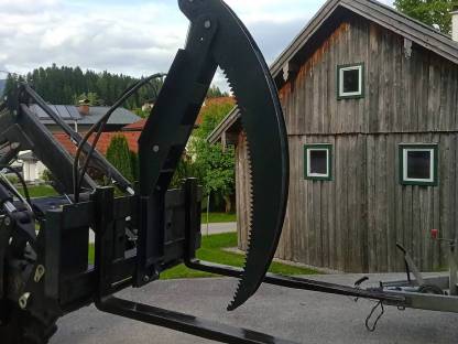 Palettengabel mit hydraulischem Niederhalter