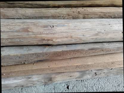 Bild 2:Holz von einem alten Stall
