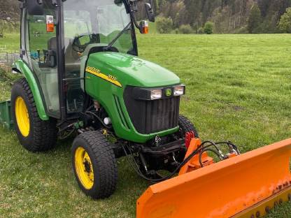 John Deere 3320 - nur 600 Bstd.