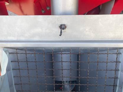 Bild 3:Saattank-Fronttank Befüllschnecke Niro