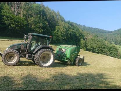 Valtra N103 mit Frontlader