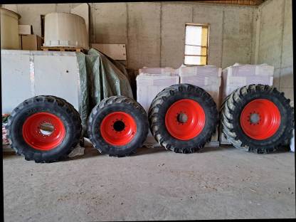 Komplettradsatz 650/65 R38 und 540/65 R30